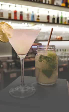 BAR & LOUNGE