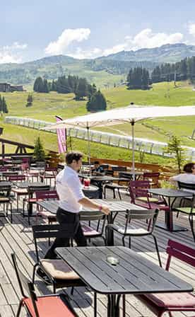 terrasse ensoleillée face aux cimes