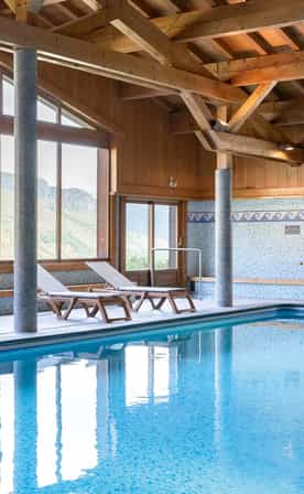 Résidence au charme traditionnel savoyard avec piscine intérieure