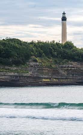 Vue sur le phare de Biarritz