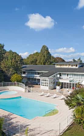 L'Hôtel Le Domaine du Normont Doudan vue sur la piscine