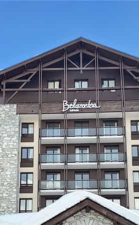 2Devanture-hotel-journée.jpg