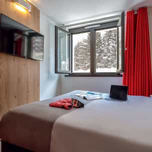 Chambre avec vue enneigée