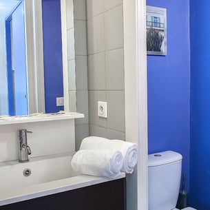 PRAZ-SUR-ARLY_10080_35_CH21E_salledebain_photo1.jpg