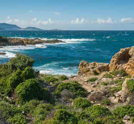 corse-desert-agriates-GettyImages-1301757718.jpg