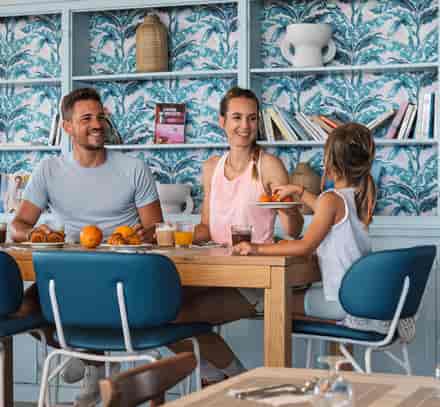 CAPB_2600_INE25_Restaurant_003_TIF.Jpg