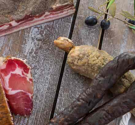 charcuterie-corse-GettyImages-896073354.jpg