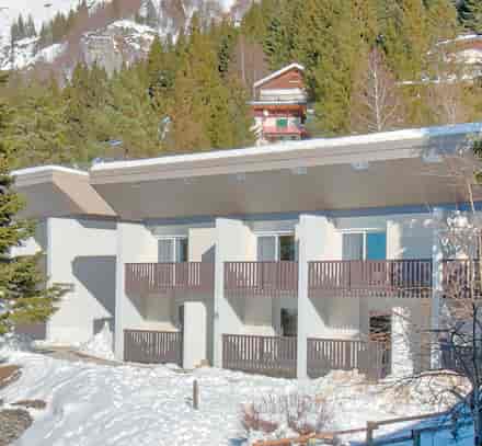 Hébergements du Belambra Clubs Gourette - Lou Sarri sous la neige au cœur des Pyrénées.