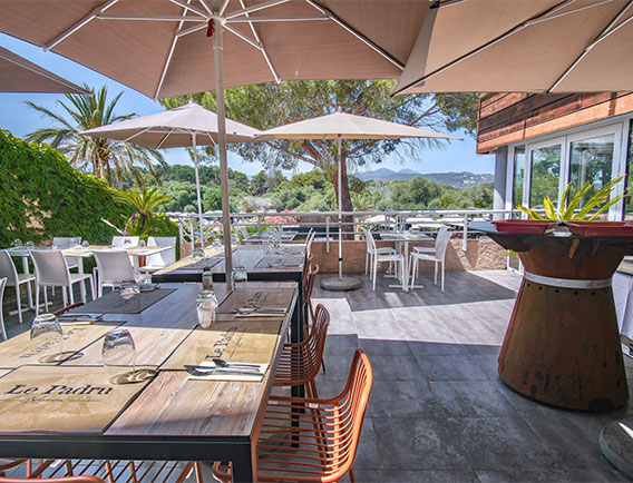BELG12300_CAR23_TERRASSE_LE_PADRU_01.jpg